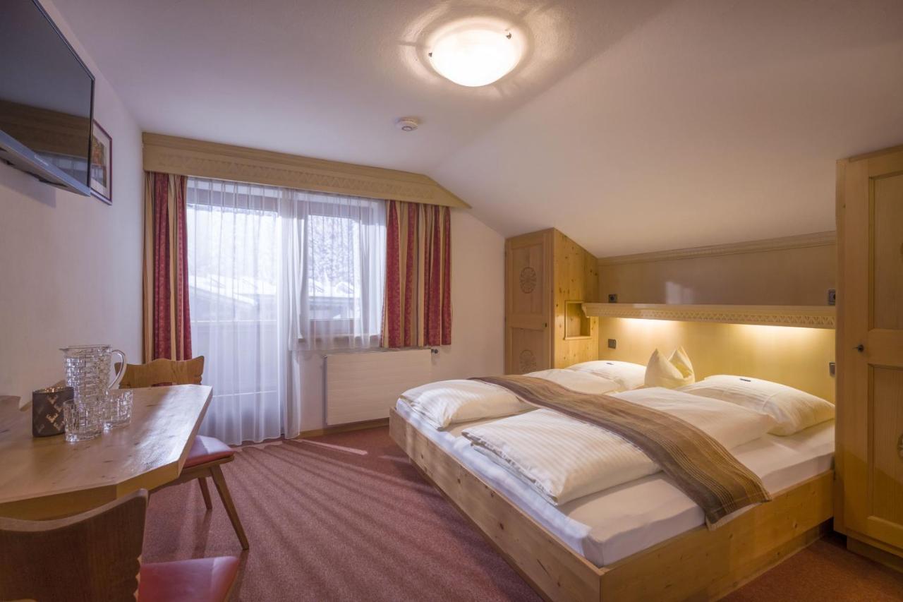 Double Room,750576740:JPEG